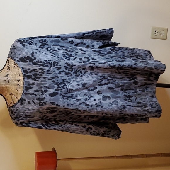 Jennifer Hudson Collection Animal print oversized top size Large - Picture 1 of 8